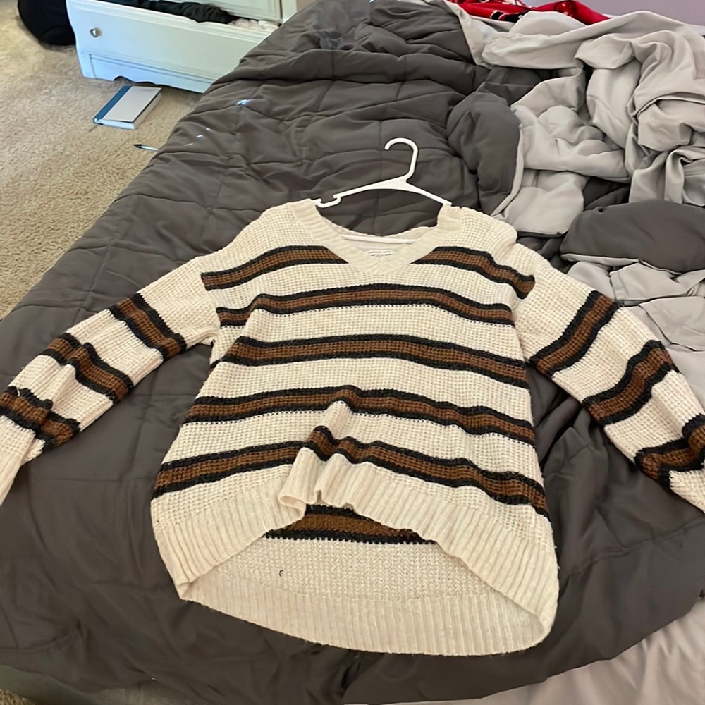 American Eagle sweater